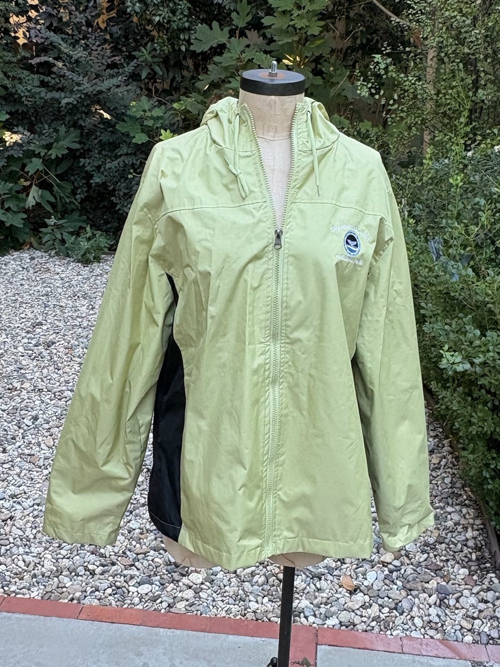 Channel Islands "i 5" hooded colorblock windbreaker with embroidery - Size XL